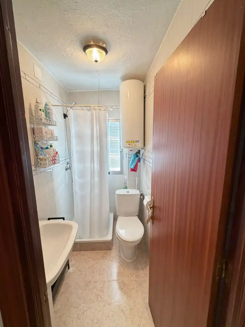 Baño de Piso en venta en Ciudad Real con Aire acondicionado, Amueblado y Horno