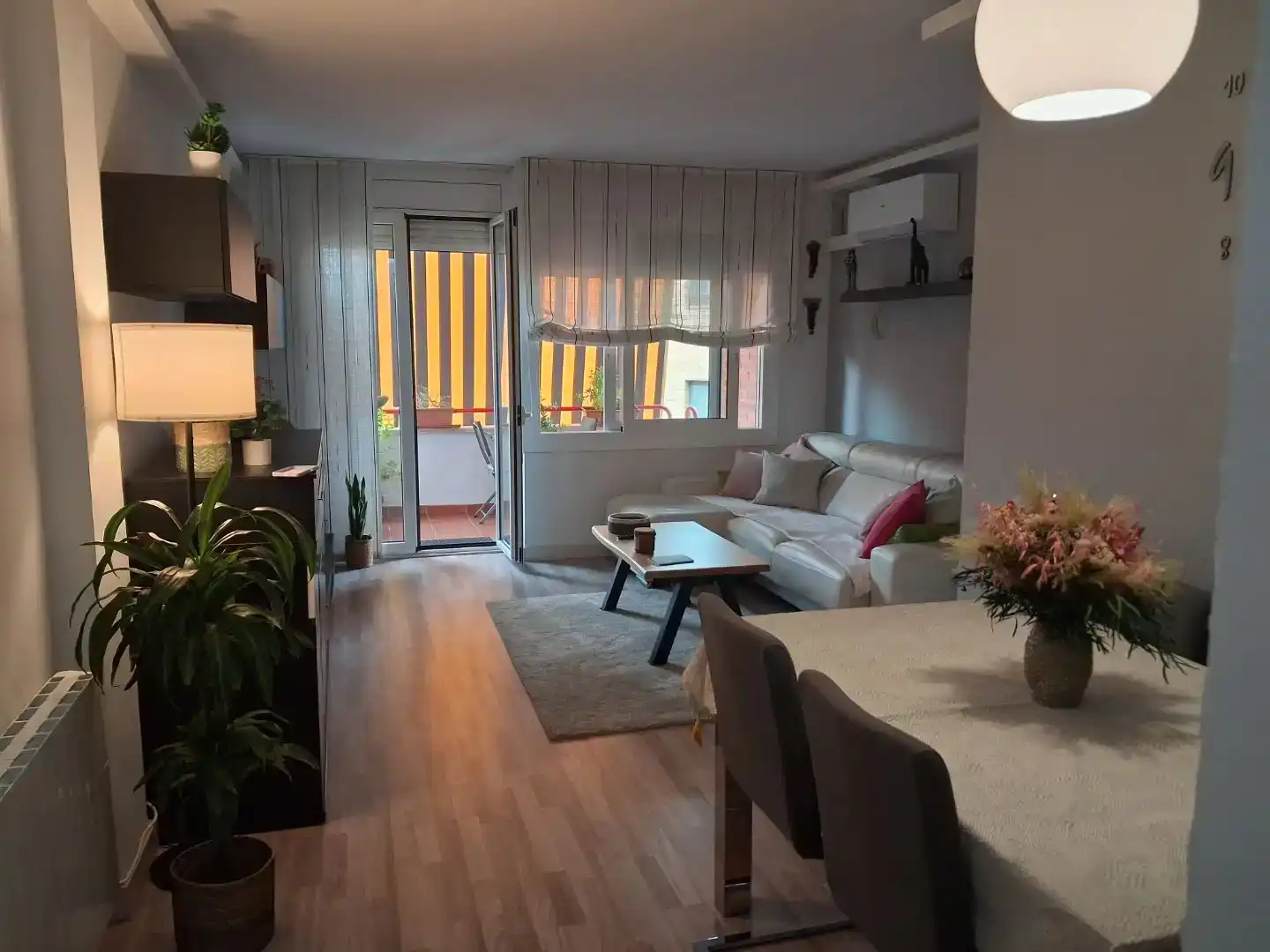 Sala d'estar de Pis en venda en Sant Sadurní d'Anoia amb Aire condicionat, Parquet i Traster