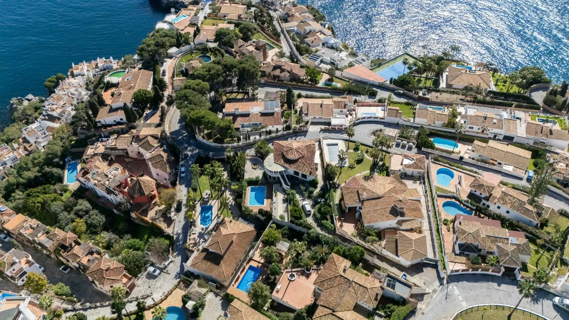Vista exterior de Casa o xalet en venda en Almuñécar amb Aire condicionat, Jardí privat i Terrassa