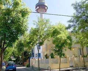 Exterior view of House or chalet for sale in  Madrid Capital  with Air Conditioner, Heating and Private garden