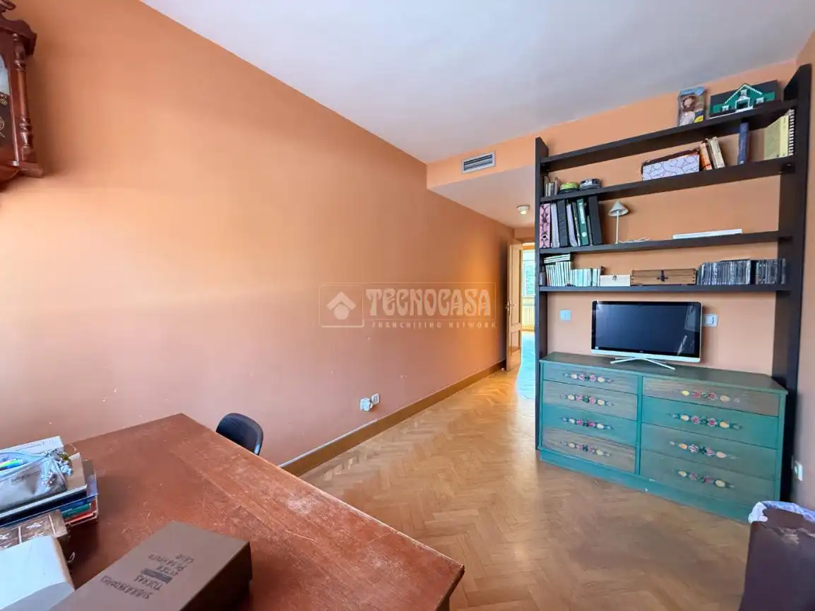 Bedroom of Flat for sale in Madrid  with Heating, Private garden and Parquet flooring