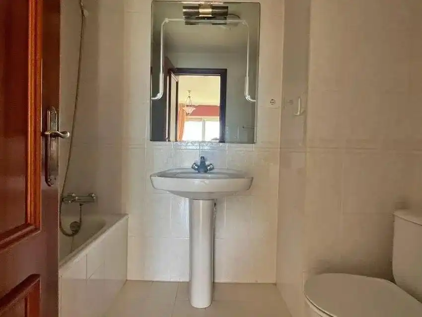 Bany de Apartament en venda en Rincón de la Victoria amb Terrassa, Balcó i Piscina comunitària