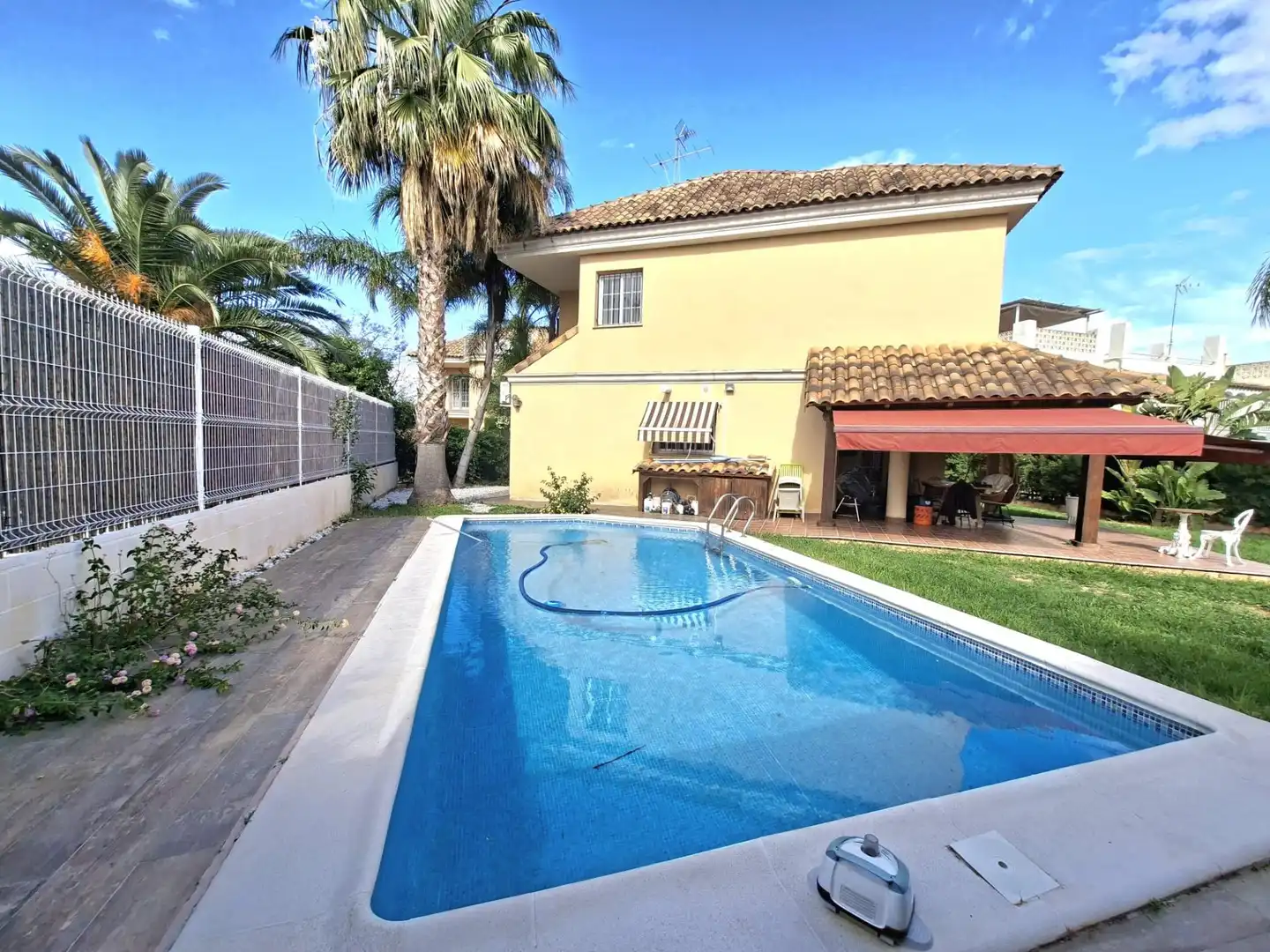 Vista exterior de Casa o chalet en venta en Paterna con Aire acondicionado, Calefacción y Jardín privado