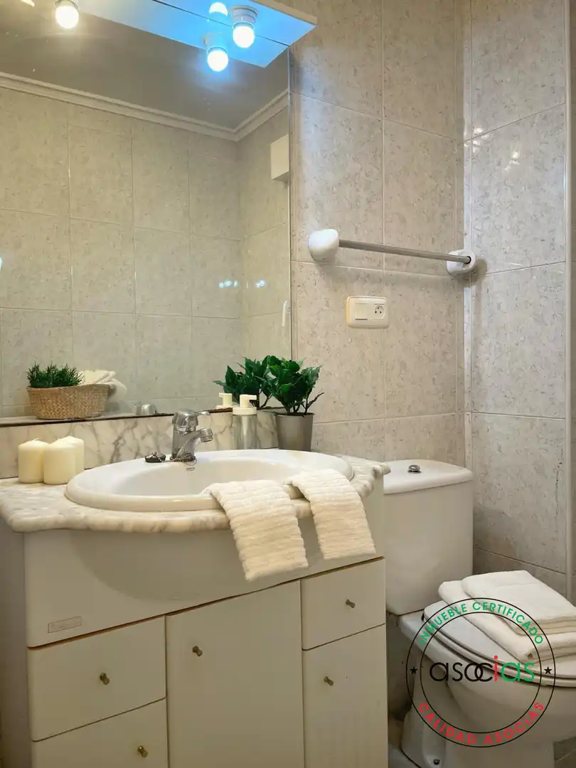 Badezimmer von Wohnung zum Verkauf in Gijón  mit Heizung und Balkon
