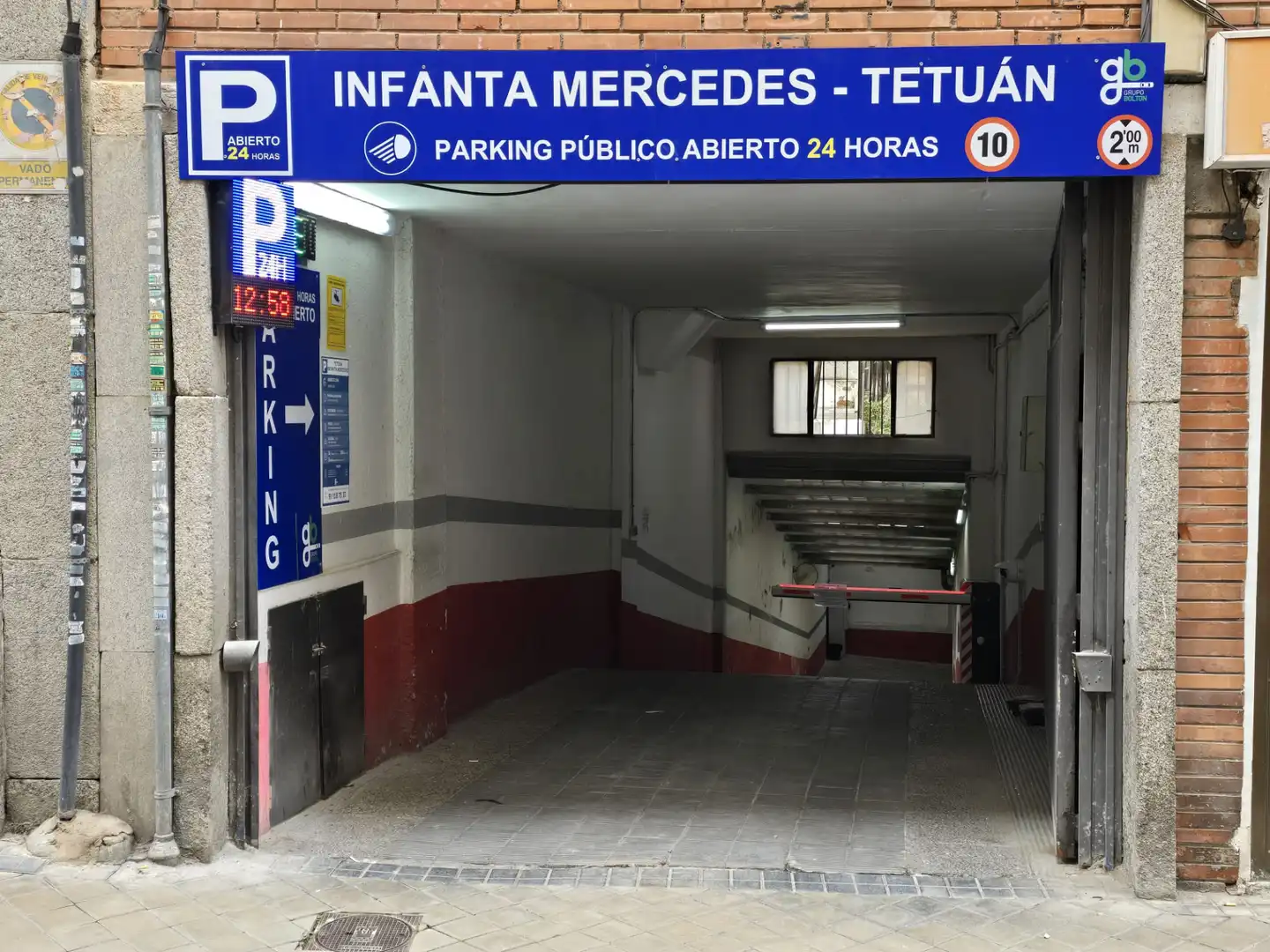 Parking of Garage for rent in Madrid  with Alarm