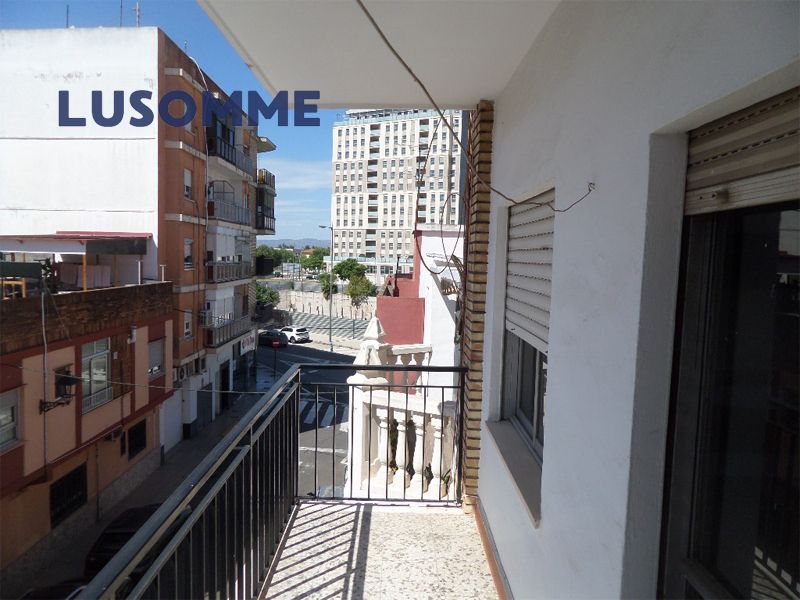Vista exterior de Pis en venda en Alzira amb Balcó