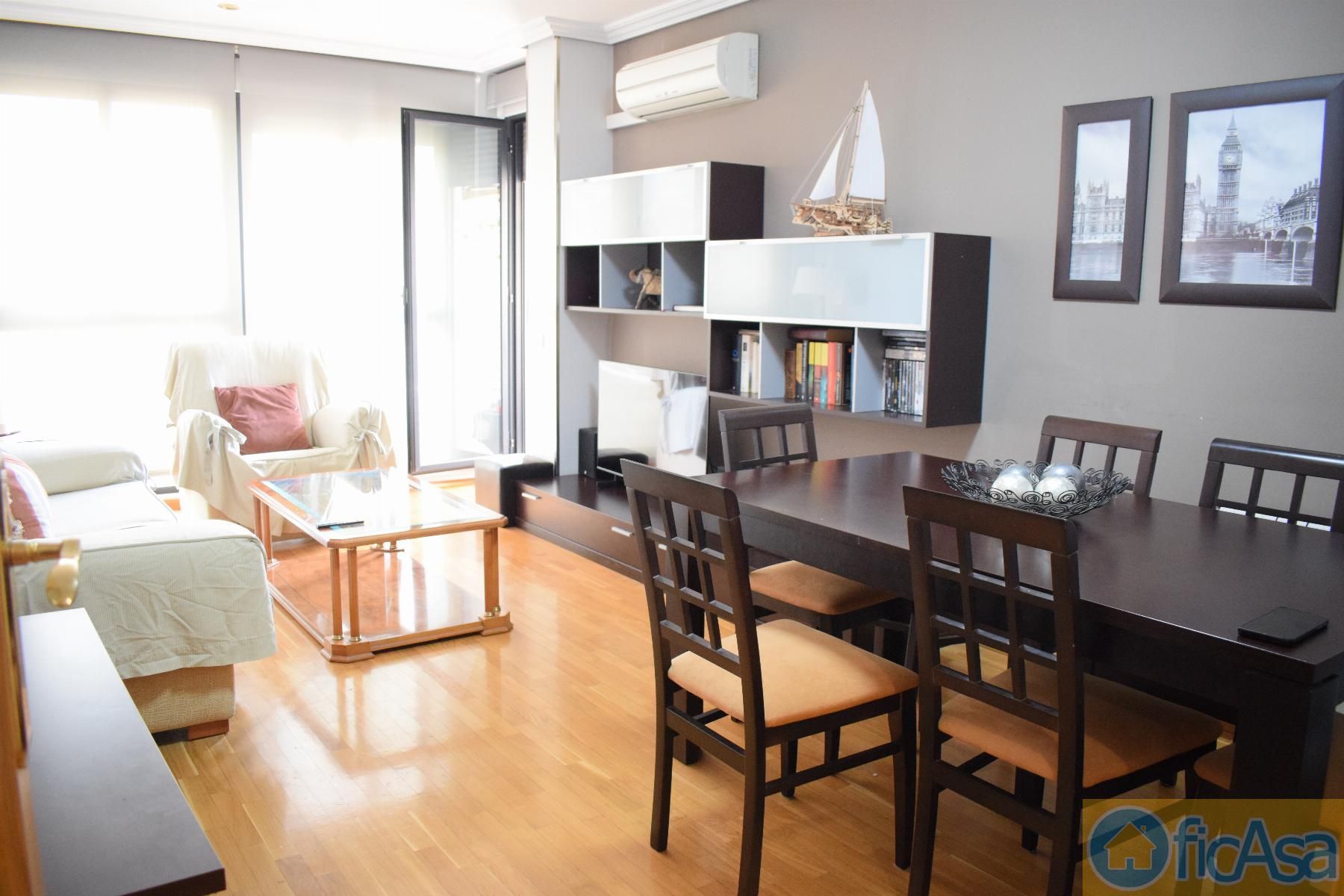 Sala d'estar de Pis en venda en Castellón de la Plana / Castelló de la Plana amb Aire condicionat, Calefacció i Parquet