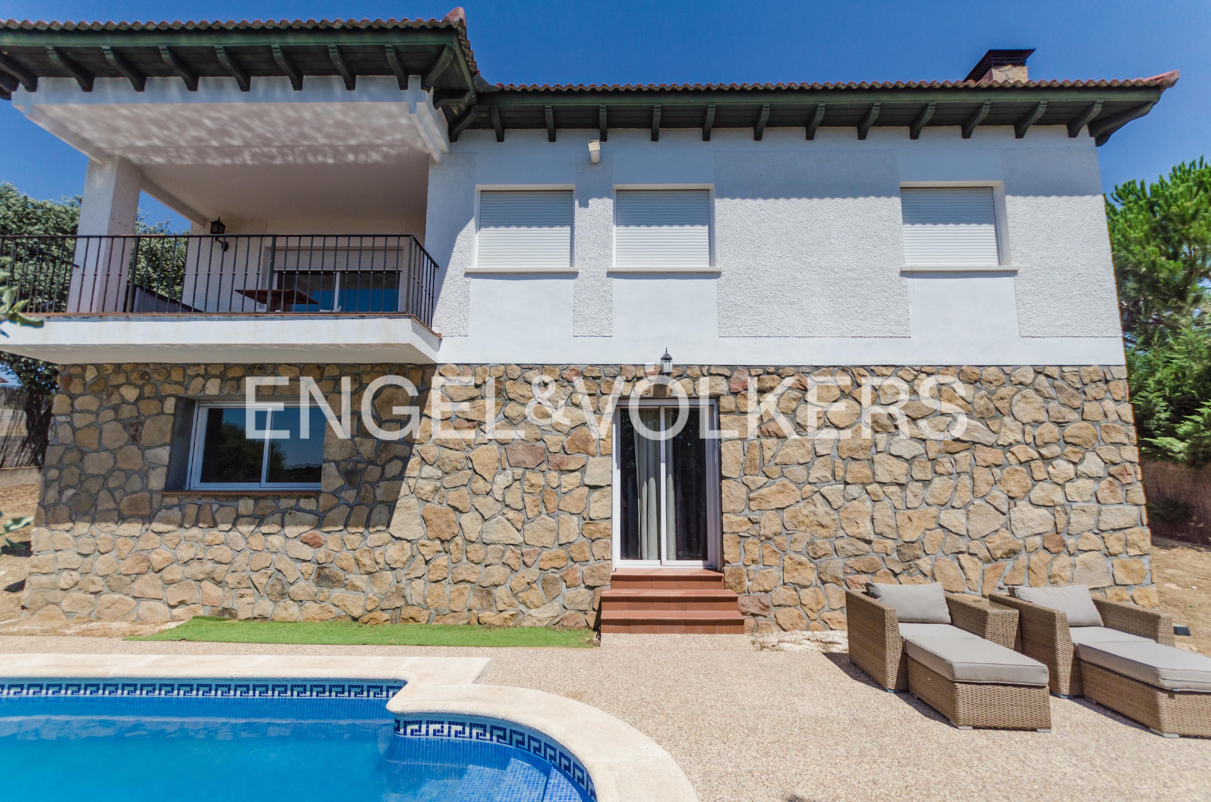 Exterior view of House or chalet to rent in Valdemorillo  with Air Conditioner, Heating and Private garden