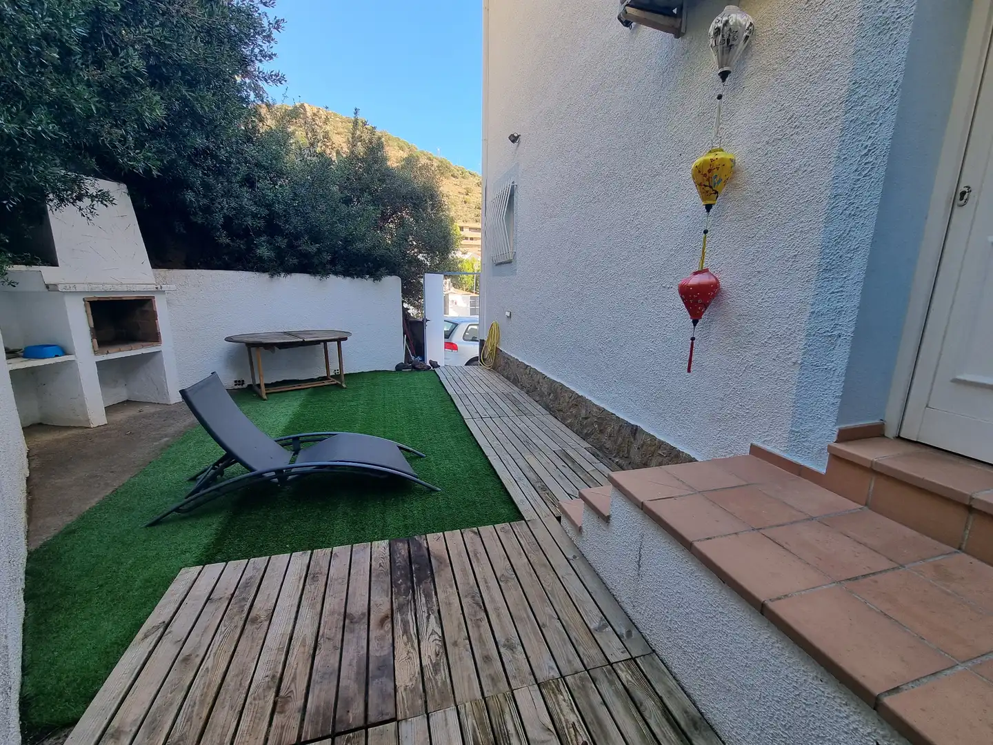 Terrasse von Einfamilien-Reihenhaus zum Verkauf in Roses mit Klimaanlage, Heizung und Privatgarten