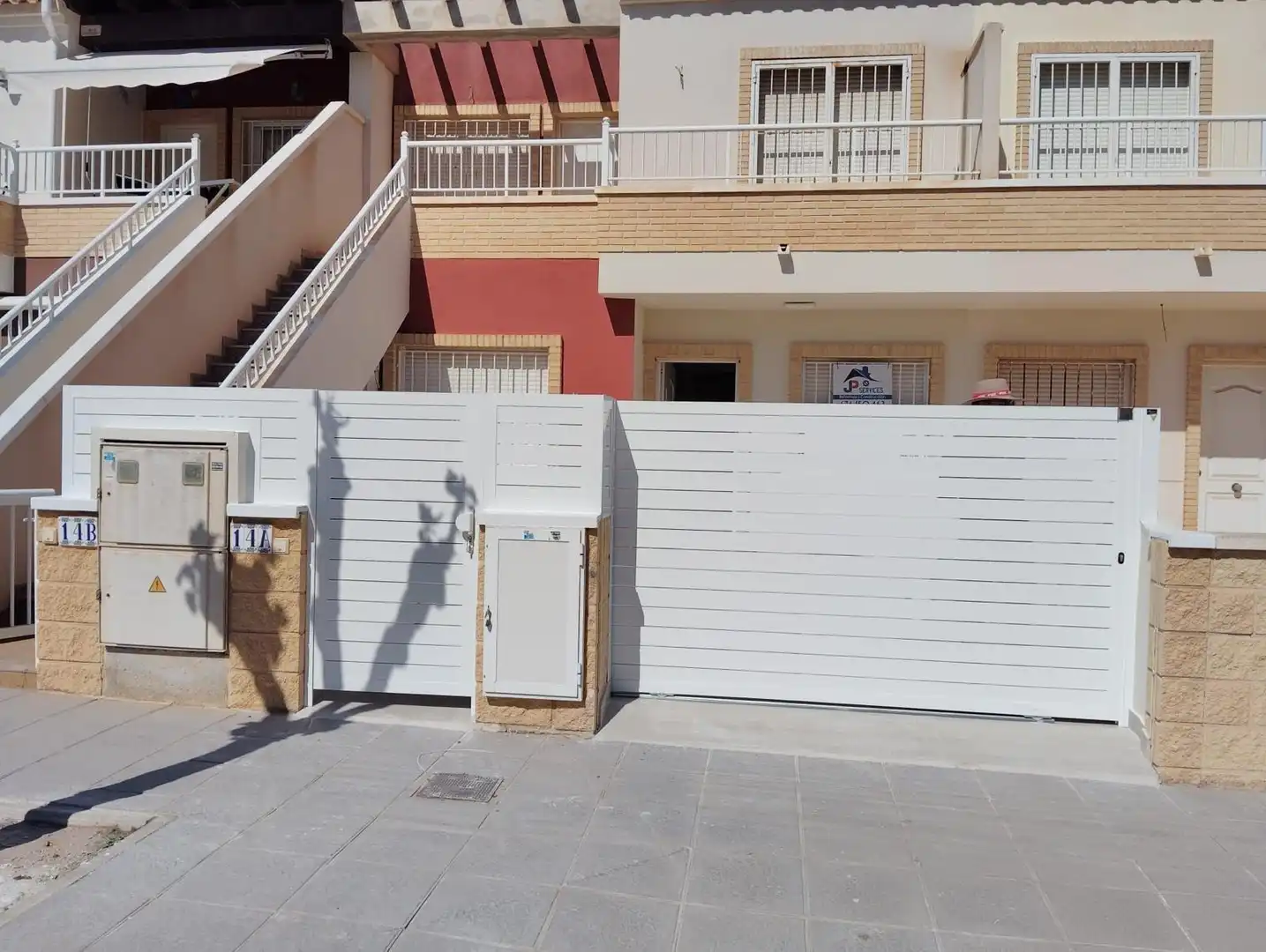 Vista exterior de Planta baixa en venda en Pilar de la Horadada amb Terrassa, Piscina i Piscina comunitària