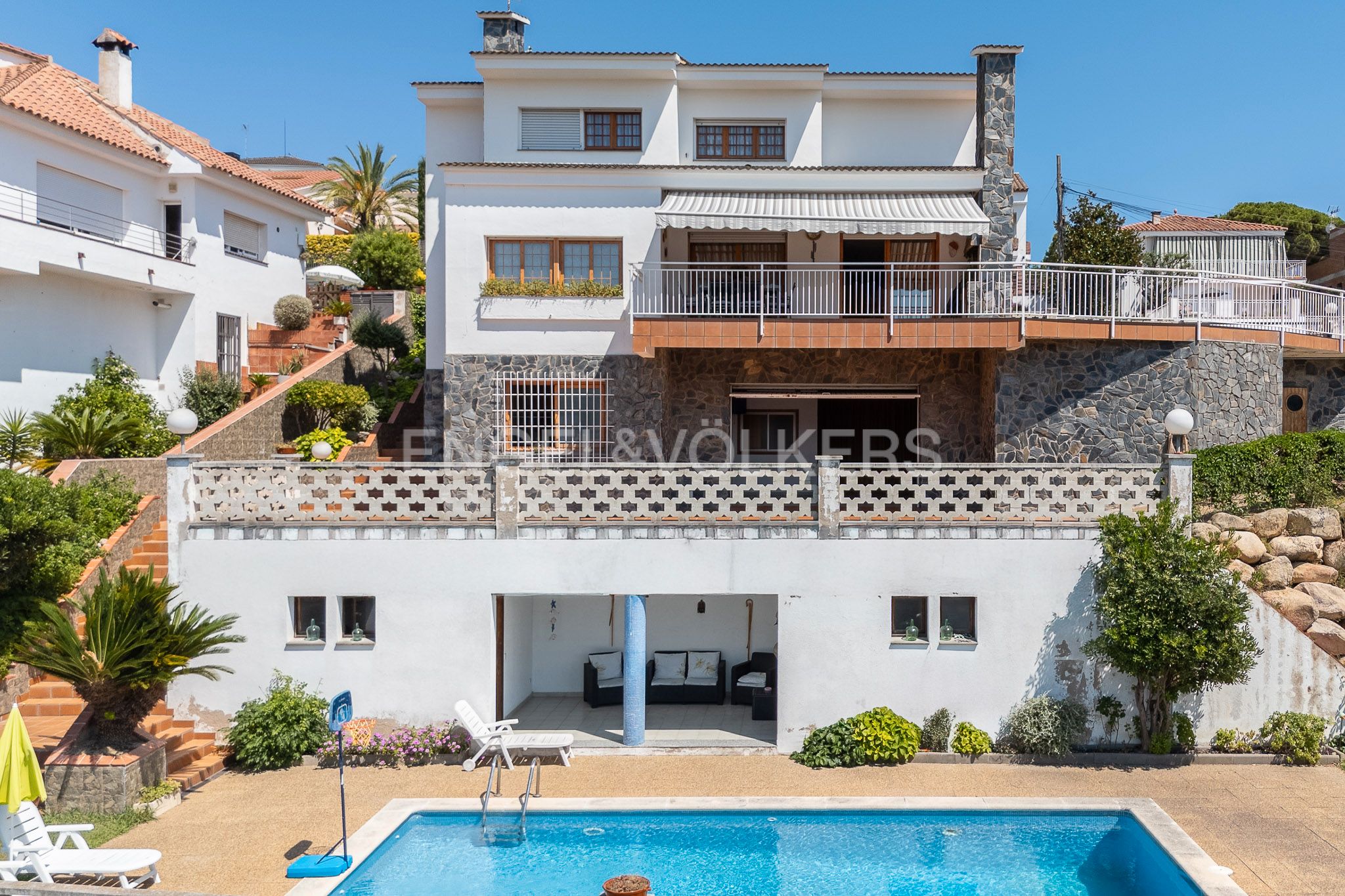 Vista exterior de Casa o xalet en venda en Canet de Mar amb Aire condicionat, Calefacció i Jardí privat