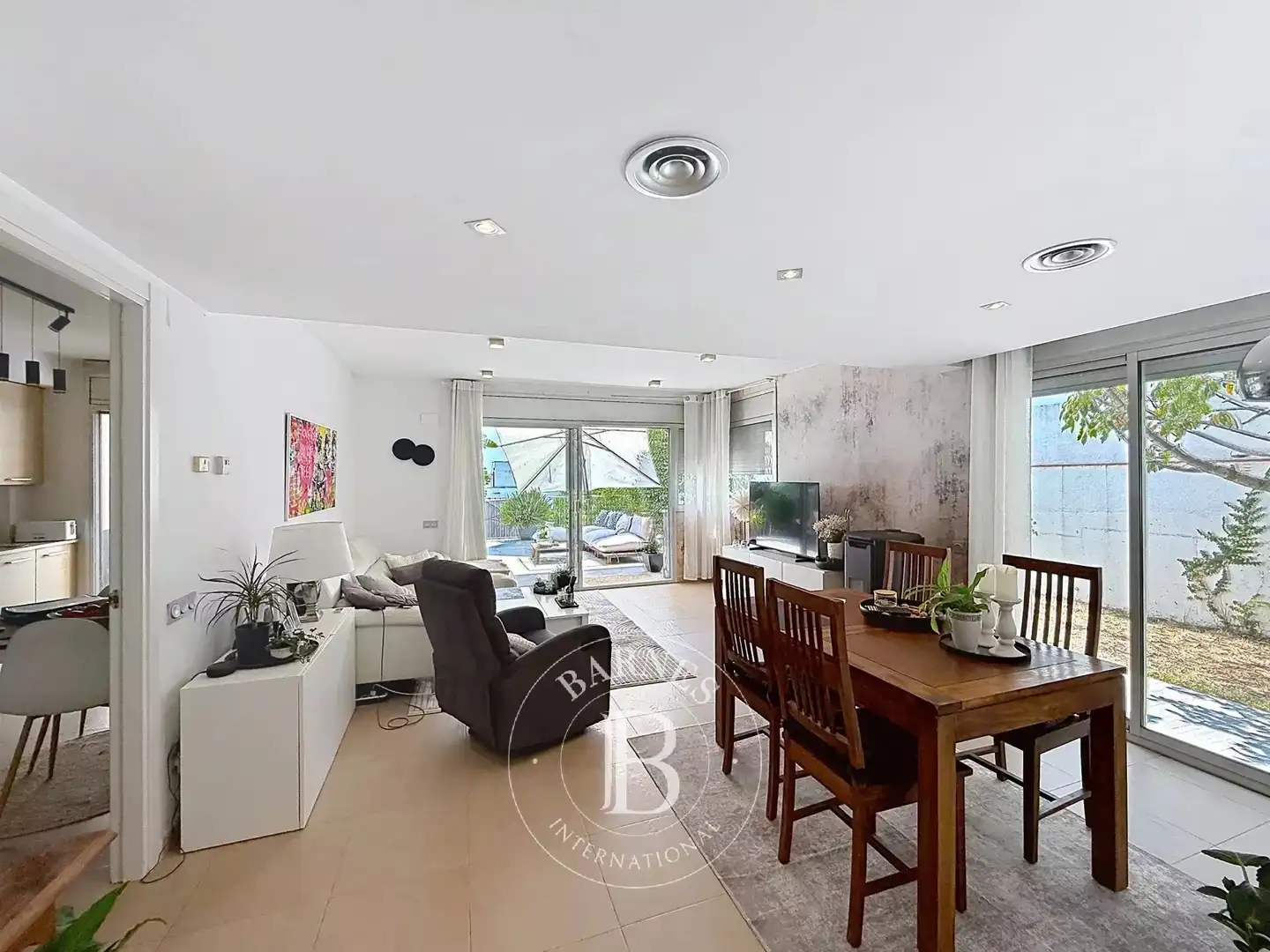 Sala de estar de Casa adosada en venta en Mataró con Aire acondicionado, Calefacción y Jardín privado