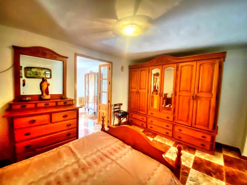 Habitación de Finca rústica en venta en Salares con Terraza, Trastero y Amueblado