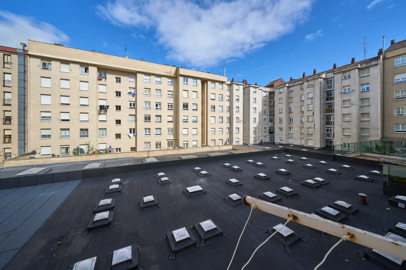 Vista exterior de Pis en venda en Vitoria - Gasteiz amb Terrassa, Traster i Balcó
