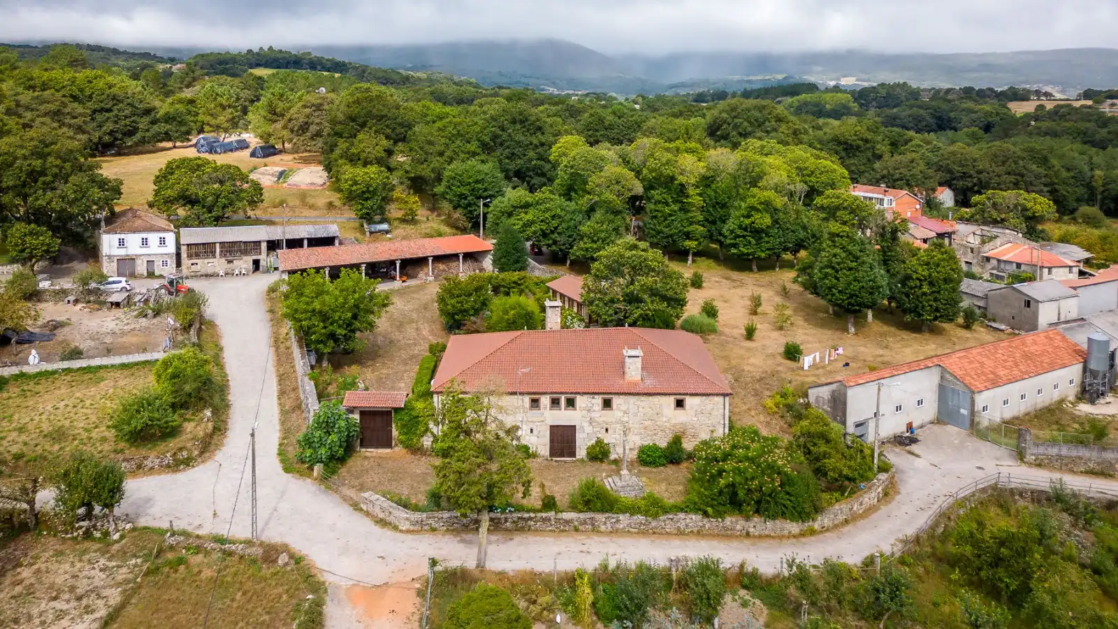 Vista exterior de Finca rústica en venda en Chantada amb Aire condicionat, Calefacció i Jardí privat