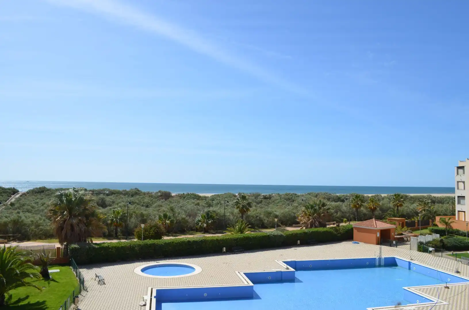 Schwimmbecken von Wohnungen zum Verkauf in Ayamonte mit Klimaanlage, Terrasse und Abstellraum