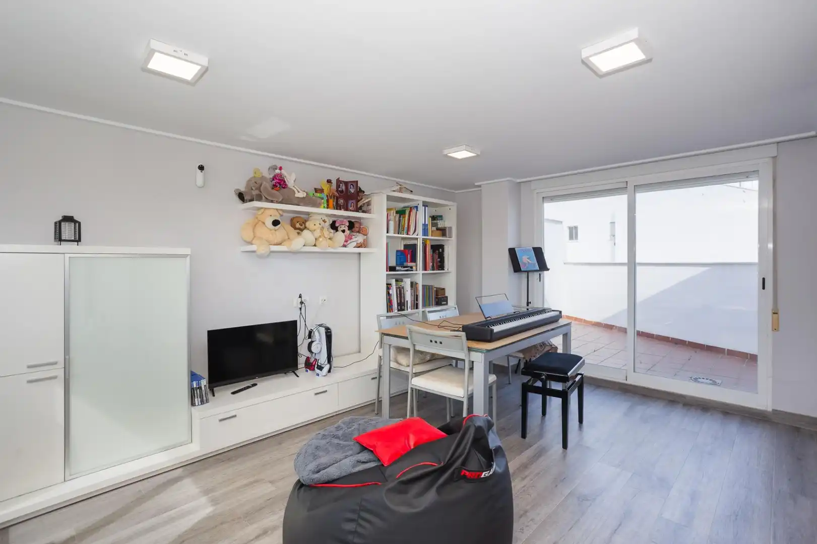 Dachboden zum Verkauf in Gandia mit Klimaanlage, Heizung und Terrasse