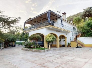 Detached house with pool for sale in Travesía Melero Alto