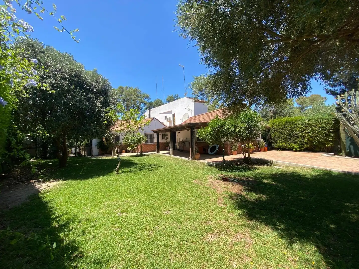 Jardí de Casa o xalet en venda en Los Barrios amb Jardí privat, Terrassa i Traster