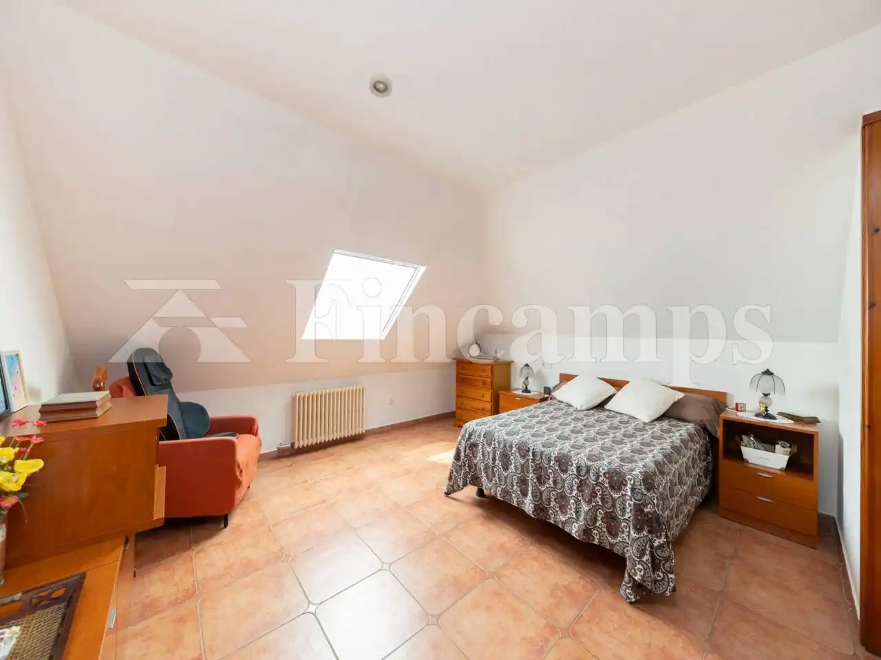 Schlafzimmer von Haus oder Chalet zum Verkauf in Cerdanyola del Vallès mit Klimaanlage, Heizung und Privatgarten