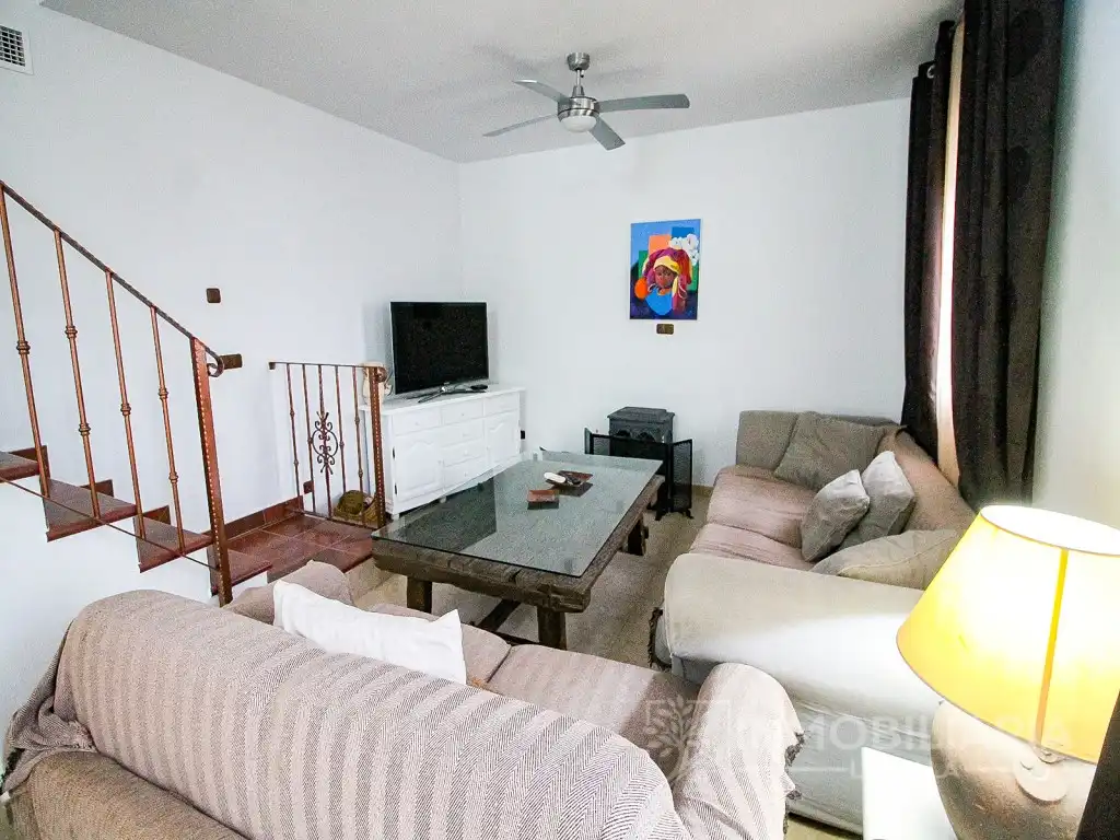Sala de estar de Finca rústica de alquiler en Tolox con Piscina