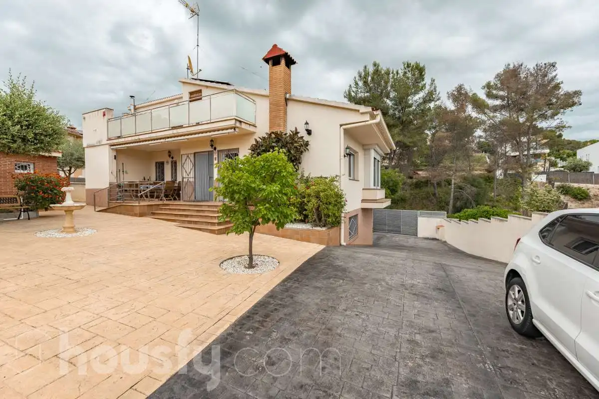 Vista exterior de Casa o xalet en venda en Sant Pere de Ribes amb Aire condicionat, Calefacció i Jardí privat