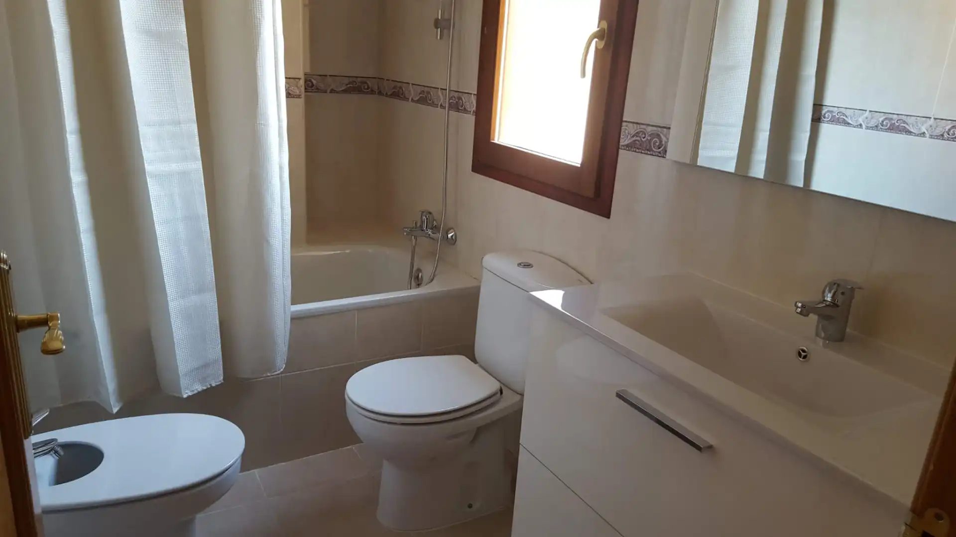 Bany de Apartament de lloguer en Toledo amb Aire condicionat, Calefacció i Parquet