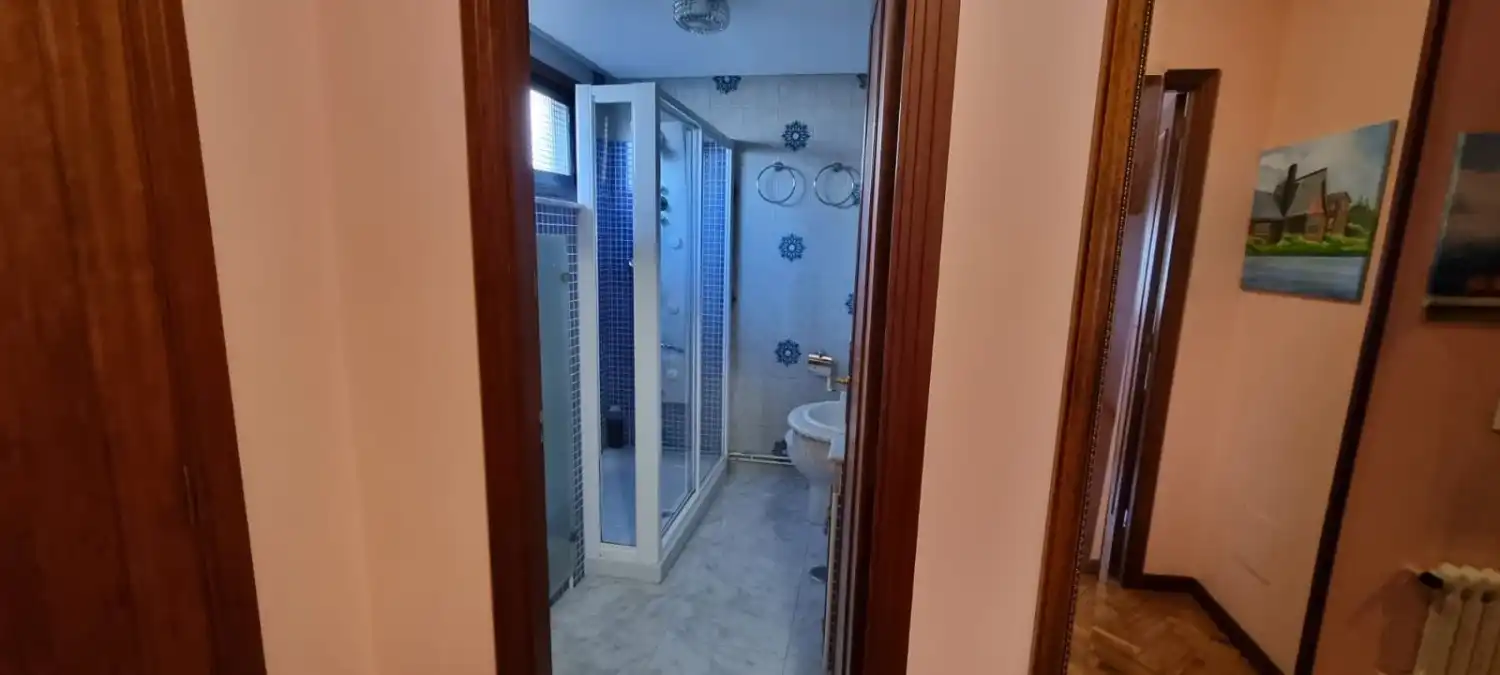 Baño de Piso en venta en Vilagarcía de Arousa con Calefacción, Trastero y Amueblado