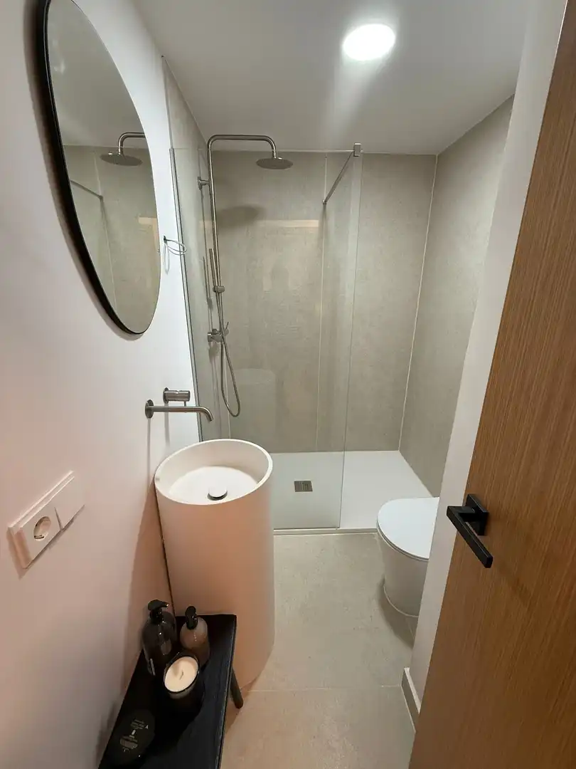 Baño de Apartamento de alquiler en Marbella con Aire acondicionado, Calefacción y Terraza