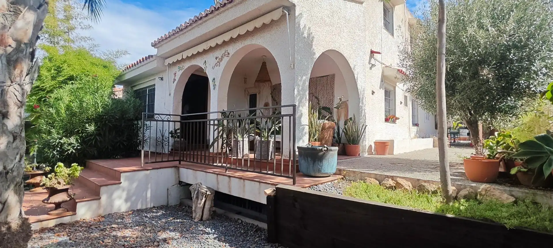 Exterior view of Houses for sale in Los Arenales del Sol
