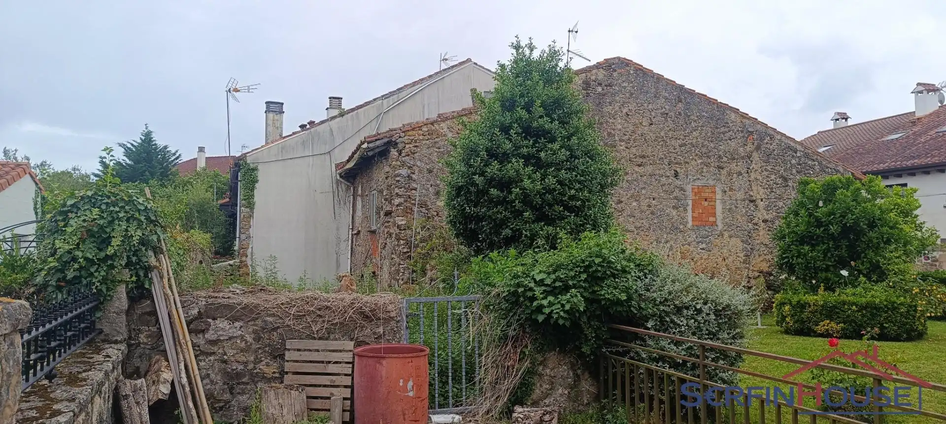 Außenansicht von Einfamilien-Reihenhaus zum Verkauf in Escalante