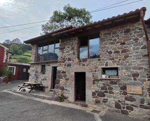 Vista exterior de Casa o xalet de lloguer en Morcín amb Calefacció