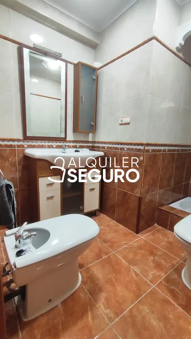 Bathroom of Flat for rent in Valencia  with Terrace and Furnished