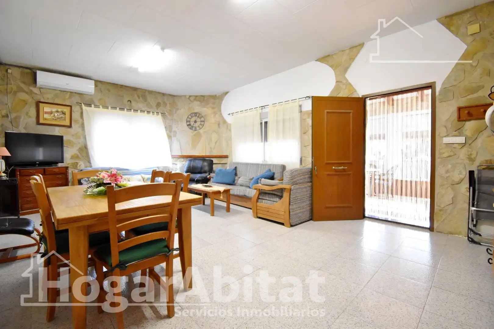 Sala de estar de Casa o chalet en venta en Simat de la Valldigna con Aire acondicionado, Calefacción y Jardín privado