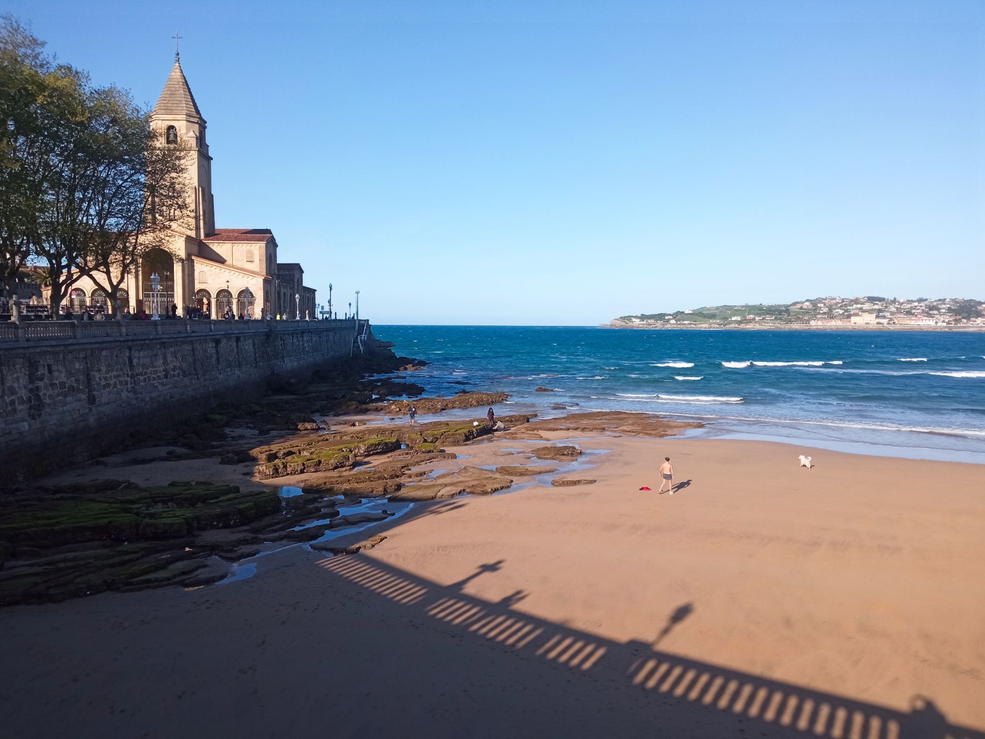 Vista exterior de Pis en venda en Gijón  amb Calefacció, Terrassa i Internet