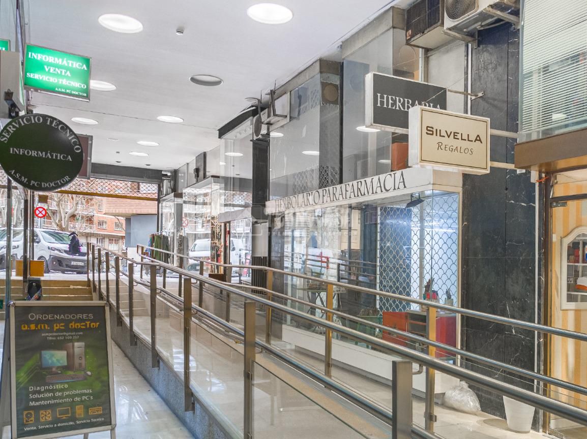 Premises for sale in  Madrid Capital  with Alarm