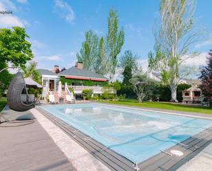 Piscina de Casa o xalet en venda en Villanueva de la Cañada amb Terrassa i Piscina