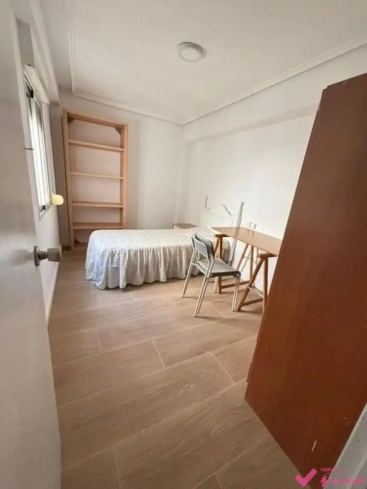 Bedroom of Flat for rent in Benimaclet