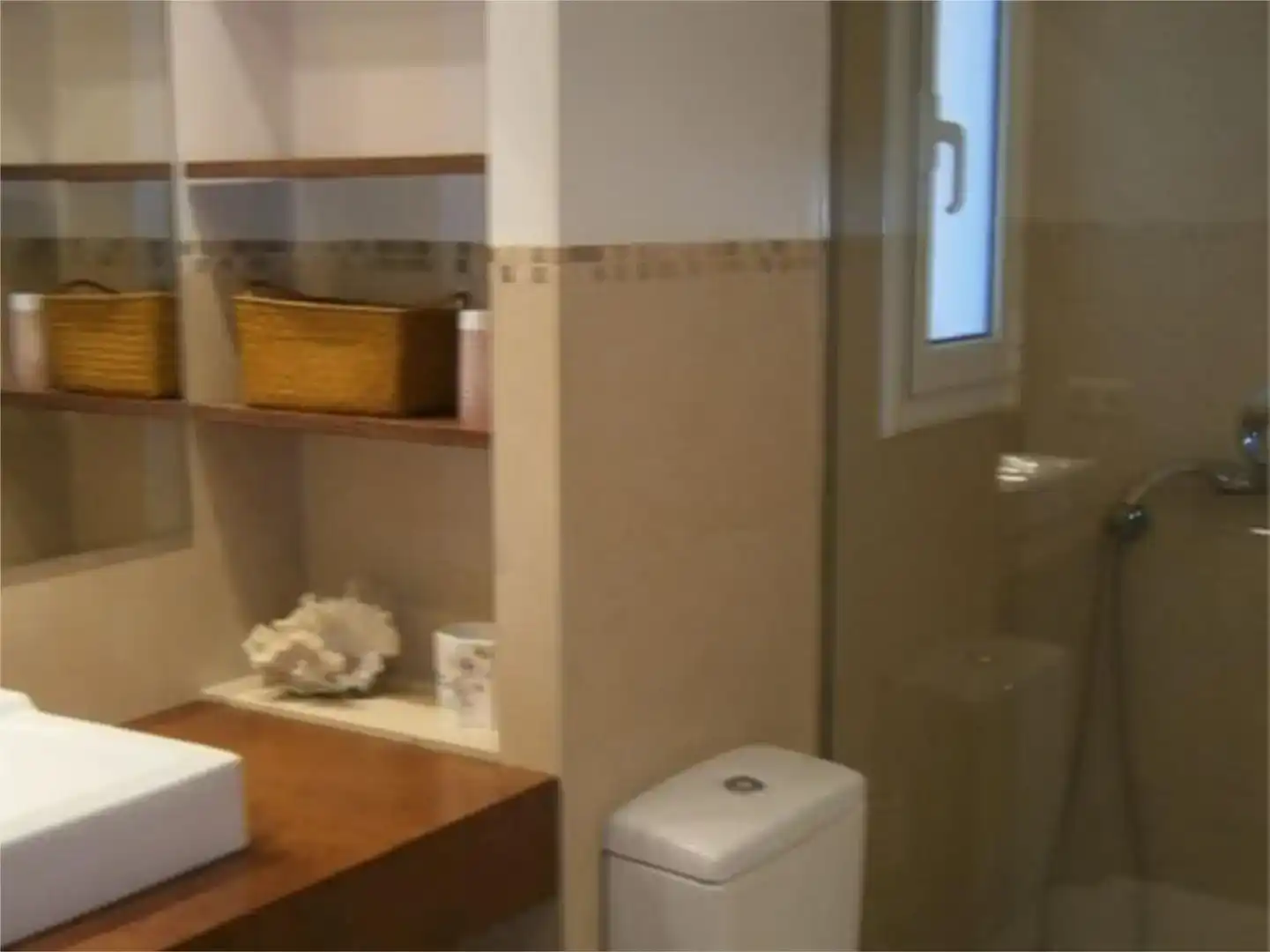 Baño de Apartamento en venta en Castelldefels con Aire acondicionado, Jardín privado y Parquet