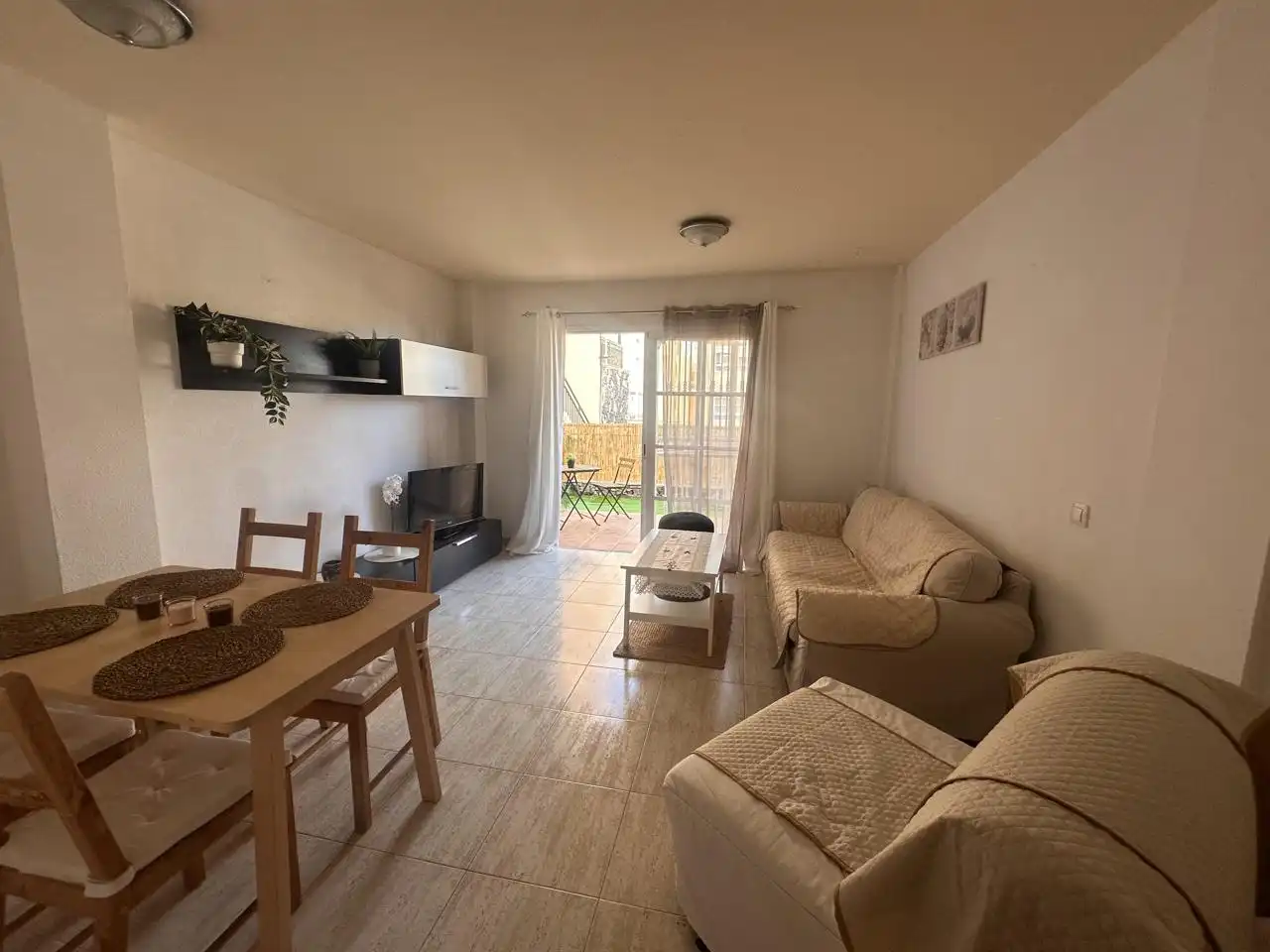 Sala de estar de Apartamento en venta en Adeje con Aire acondicionado, Terraza y Piscina comunitaria