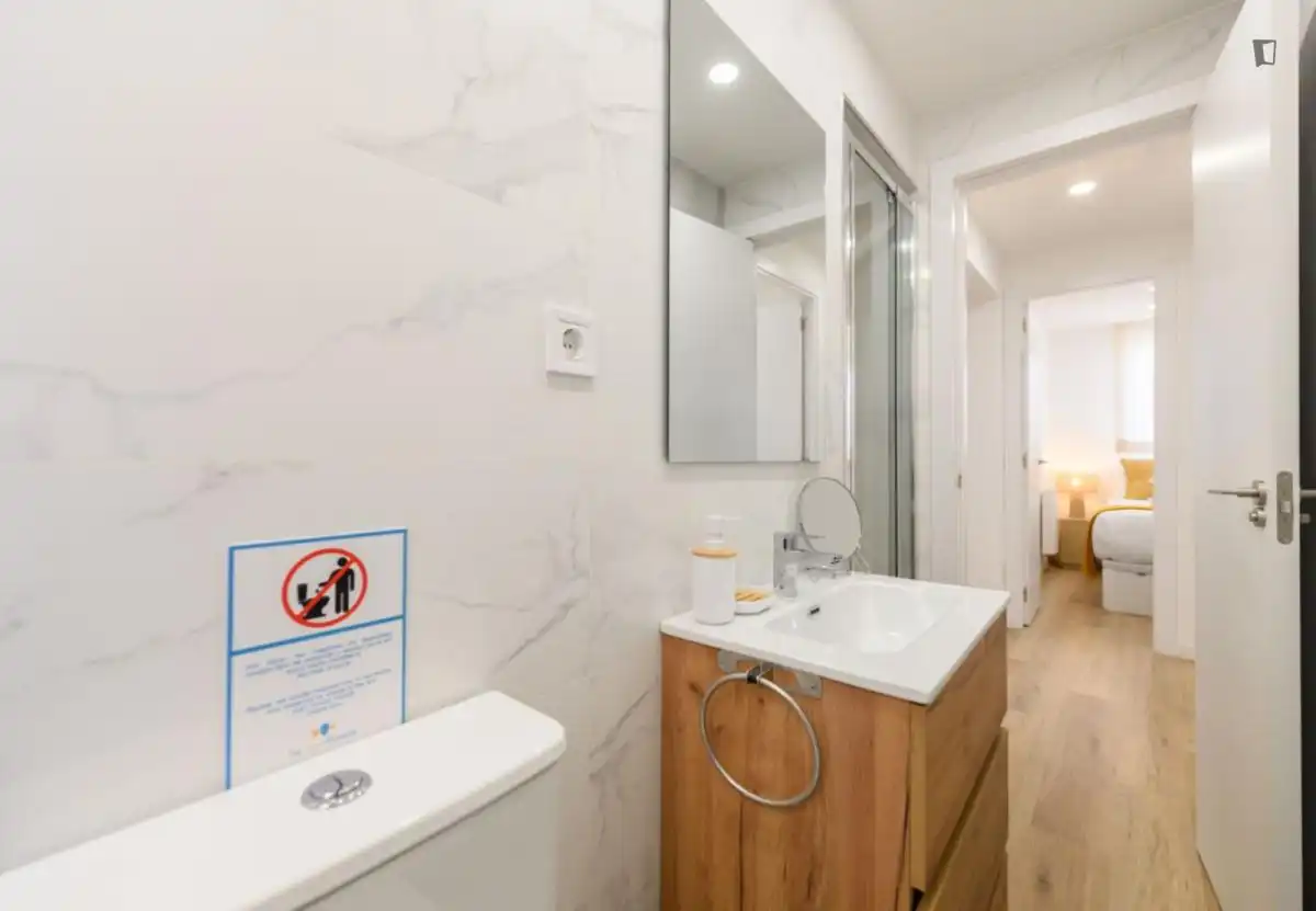 Baño de Apartamento de alquiler en Madrid con Aire acondicionado, Calefacción y Amueblado
