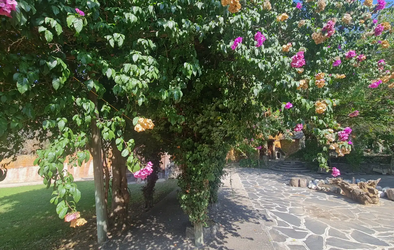 Vista exterior de Casa o xalet en venda en Montcada i Reixac amb Aire condicionat, Calefacció i Terrassa