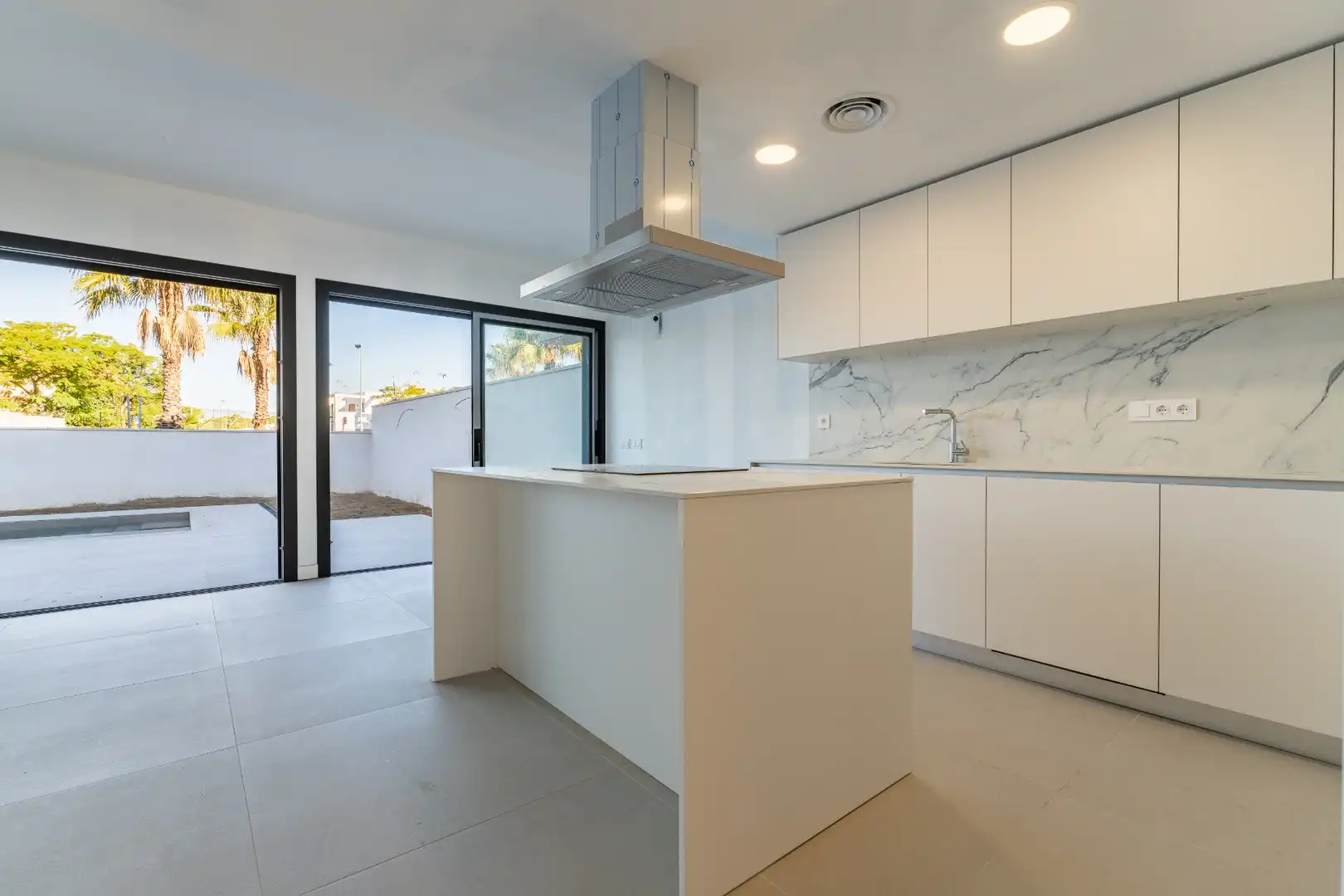 Cocina de Casa adosada en venta en Cambrils con Jardín privado, Piscina y Domótica