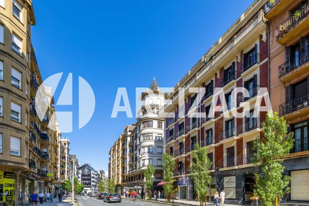 Vista exterior de Piso en venta en Donostia - San Sebastián  con Calefacción y Balcón
