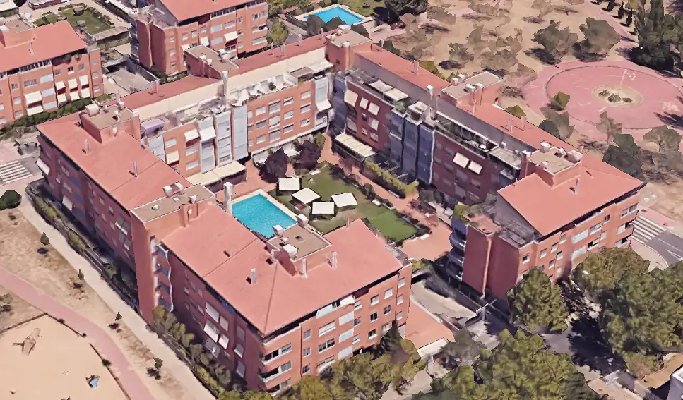 Vista exterior de Àtic de lloguer en Madrid amb Terrassa i Piscina comunitària