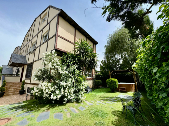 Garden of House or chalet for sale in  Madrid Capital  with Air Conditioner, Heating and Furnished