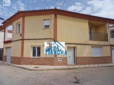 Adosado con balcón en venta en ROMMEL FERNANDEZ
