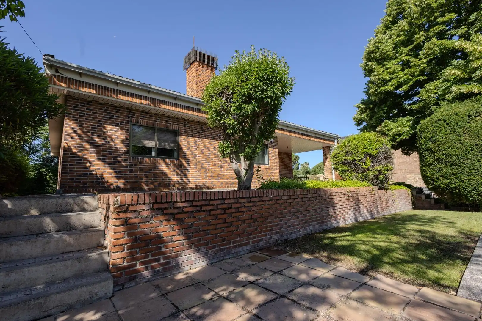 Vista exterior de Casa o chalet en venta en Boadilla del Monte con Calefacción, Trastero y Piscina