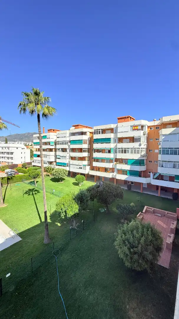 Vista exterior de Piso en venta en Torremolinos con Aire acondicionado, Terraza y Trastero