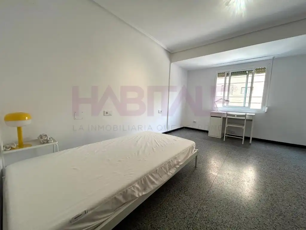 Bedroom of Flat for rent in Valencia  with Furnished